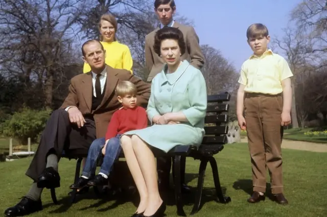 L-R: Duke of Edinburgh, Princess Anne, Prince Edward, Queen Elizabeth II, Prince Charles (dey behind di Queen) and Prince Andrew - 1968