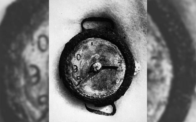 广岛爆炸后的手表残骸，指针停在了8:15。