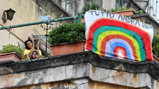 Італійці вітають одне одного