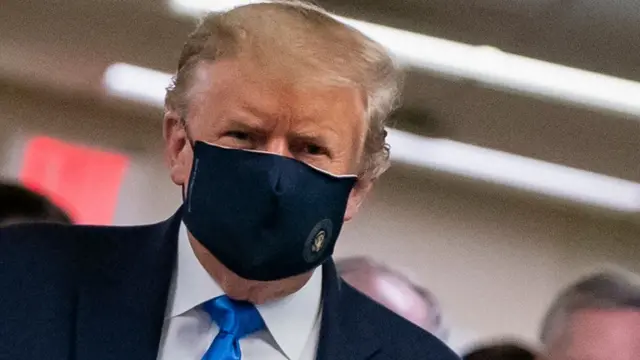 трамп в маске