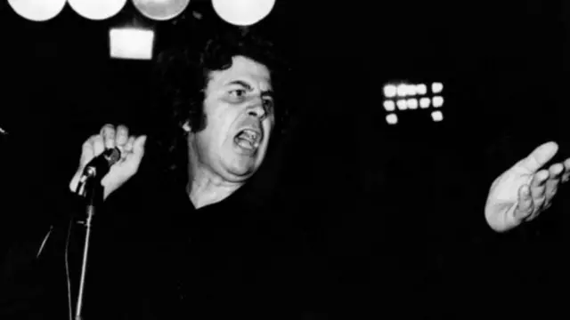 Theodorakis disertando