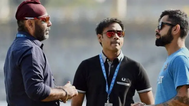 શરણદીપ સિંહ (ડાબે)