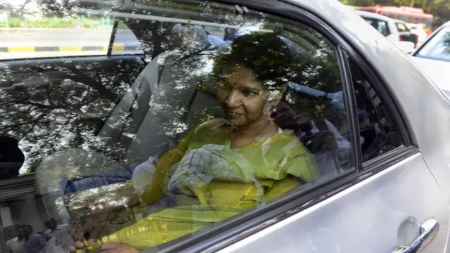 द्रमुक खासदार आणि करुणानिधींच्या कन्या कनिमोळी