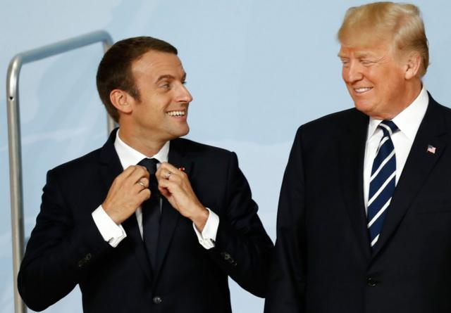 Президент Франции Эммануэль Макрон (слева), президент США Дональд Трамп