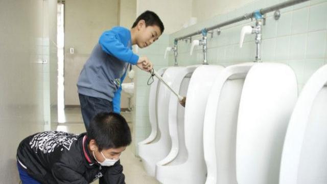 日本小孩从小就被教导保持环境整洁