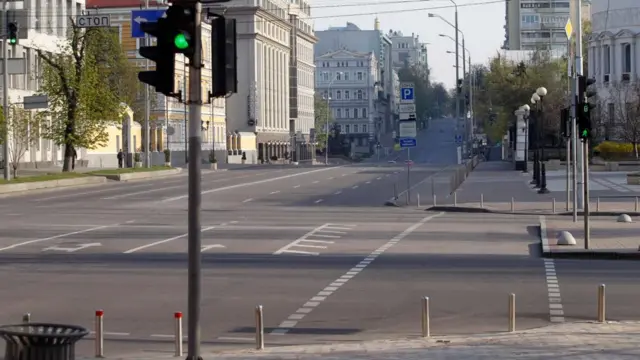 Jalanan kota yang kosong saat karantina wilayah.