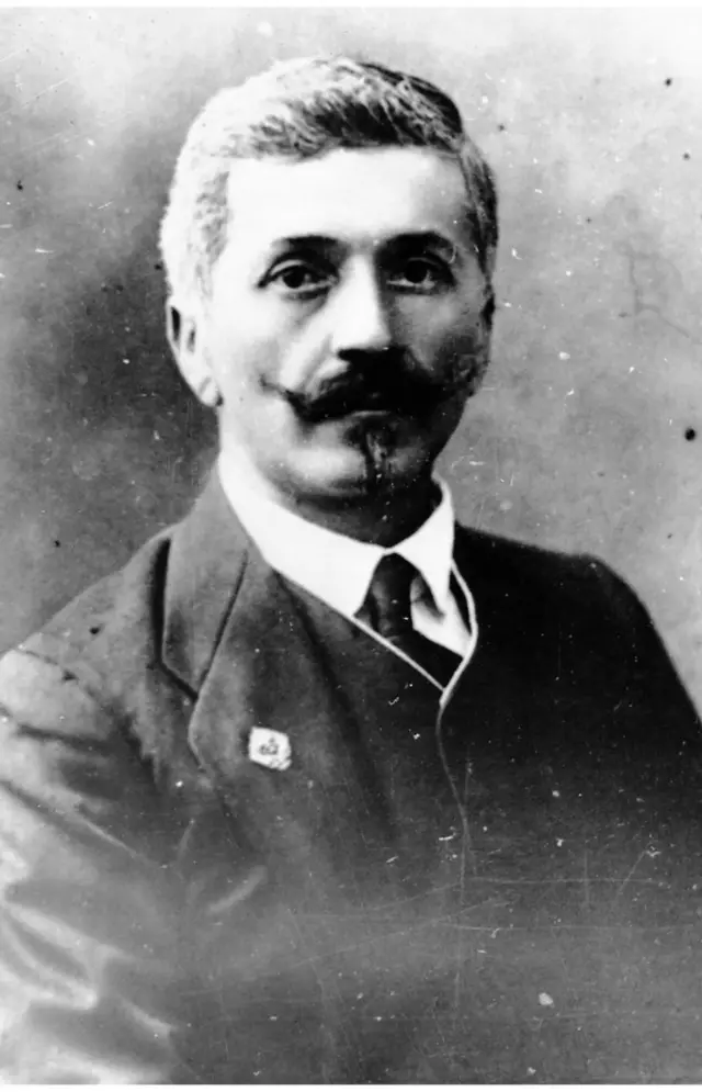 Həsən bəy Ağayev Müsavat partiyasının üzvü olub. 1918-ci ildə ADR parlament sədrinin ilk müavini seçilir. Qafqazda kifayət qədər nüfuzlu şəxs sayılıb və Azərbaycanı Şimali Qafqaz Dağlılar qurultayında təmsil edib. O, 1919-cu ildə vəzifəsinə yenidən seçilə bilmir və Məmməd Yusif Cəfərov onun yerinə sədr müavini olur.