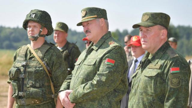 Лукашенко с военными