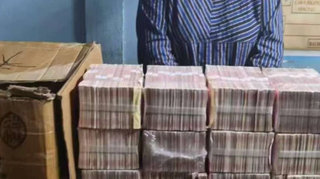 ဖမ်းမိခဲ့တဲ့ တရုတ်ယွမ်ငွေသားအတုတချို့ပုံ