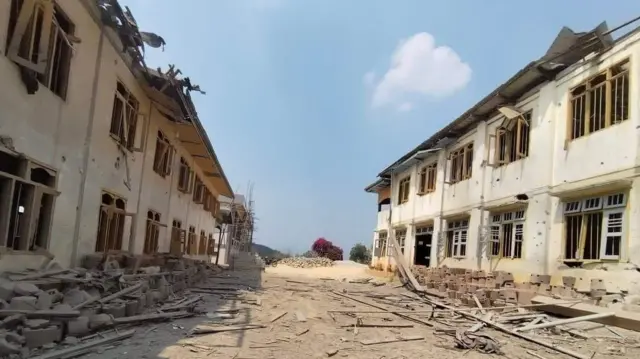 လေကြောင်းတိုက်ခိုက်ခံခဲ့ရတဲ့ ဆီဆိုင်မြို့ ထမ်းယံကျေးရွာ ဘုန်းတော်ကြီးကျောင်းမြင်ကွင်း