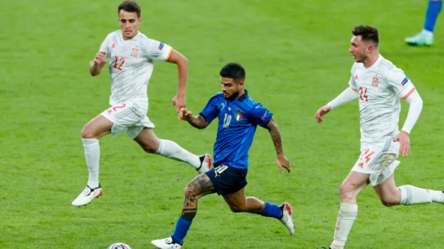 Spain don win di competition for 1964, 2008 and 2012