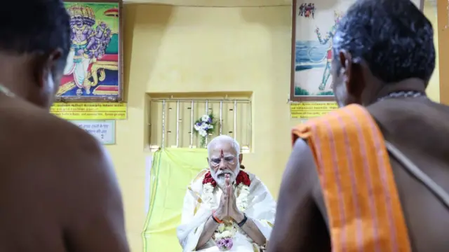 नरेंद्र मोदी 