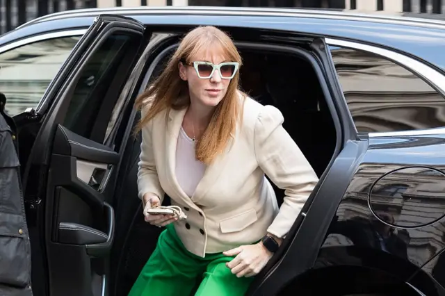 букмекеры считают фаворитом Анджелу Рейнер