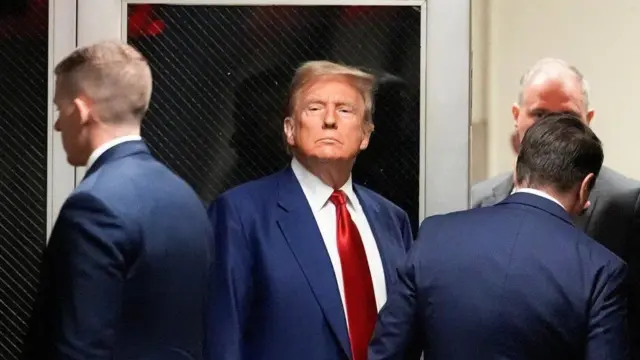 গ্যাগ অর্ডার বা নিষেধাজ্ঞা নিয়ে অভিযোগ তোলেন ট্রাম্প