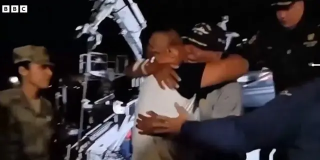 కుటుంబాన్ని కలుసుకున్న మత్స్యకారుడు 