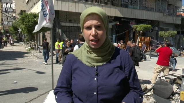 ইসরায়েলি হামলায় বৈরুত ভবনের বাইরে বিবিসি রিপোর্টার