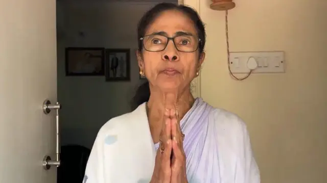 ममता बनर्जी ने सोमवार को वीडियो संदेश जारी किया और आरोप लगाया कि मतगणना में टीएमसी को पीछे दिखाना षडयंत्र का हिस्सा है