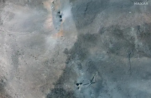 Foto satelit pada 22 Juni memperlihatkan sejumlah kawah baru di sekitar fasilitas nuklir Fordo..