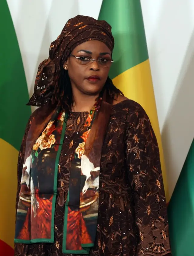 L'épouse de l'ex président sénégalais Macky Sall, Marieme Faye Sall, pose pour une photo avant le sommet United For Peace in Palestine au bureau de Dolmabahce à Istanbul, en Turquie, le 15 novembre 2023. 