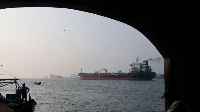 कोच्चि पोर्ट पर मौजूद तेल टैंकर