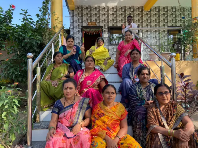 धुप्पा गावातील महिला