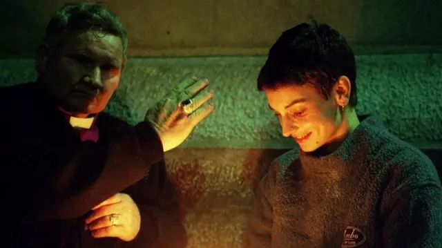 O'Connor sorprendió a muchos al ordenarse como sacerdote.