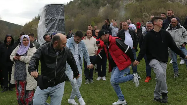 Goranci iz dijaspore čine glavninu posetilaca đurđevdanskih sabora koji počinju 6. maja centralnim i najvećim okupljanjem na proplanku Vlaška kraj Vraništa, gde se svake godine uz zvuke zurli u tupana okupljaju hiljade ljudi. a završavaju se nedelju dana kasnije u Restelici.