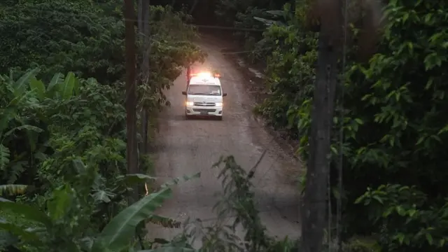 Operasyon alanından ayrılan bir ambulans