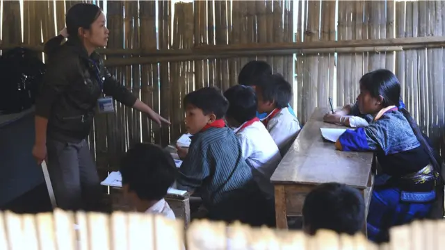 Mức lương giáo viên thấp không đủ sống là thực trạng "đáng buồn" của ngành sư phạm (Ảnh minh họa)