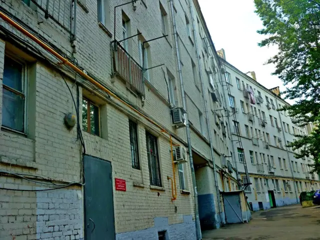 Дом с отрезанными балконами