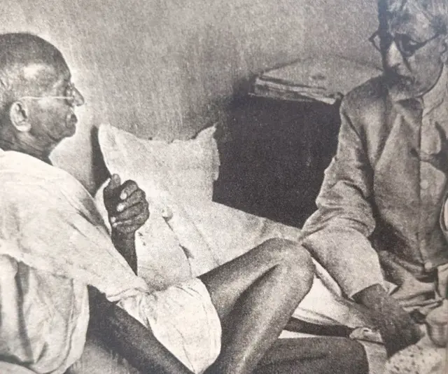 महात्मा गांधी के साथ मौलाना आज़ाद