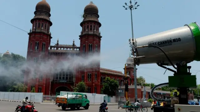 கொரோனா தொடரும் சமூக முடக்கம்: எதற்கெல்லாம் கட்டுப்பாடு? எதற்கெல்லாம் தளர்வு?