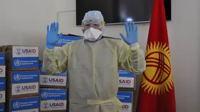 Коргонуучу кийимдерди кийип көрүү учуру