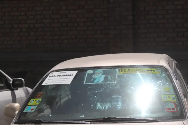 له قانوني اړخه داسې څه نه شته چې امنیتي ځواکونه دې په موټرو د چا د انځور مخه ونیسي