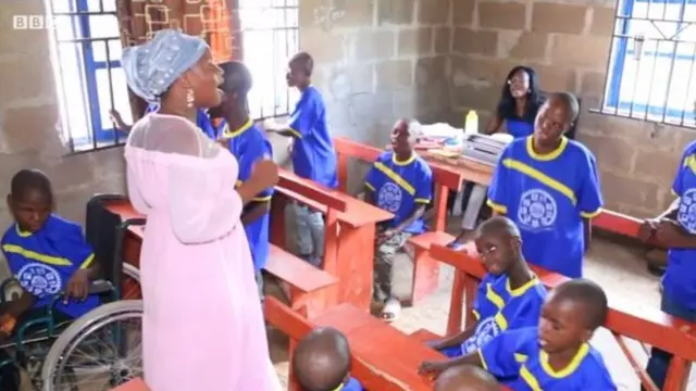 Ileewe awọn akanda