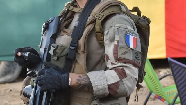Un soldat de la force Barkhane en opération de sécurisation à Tombouctou