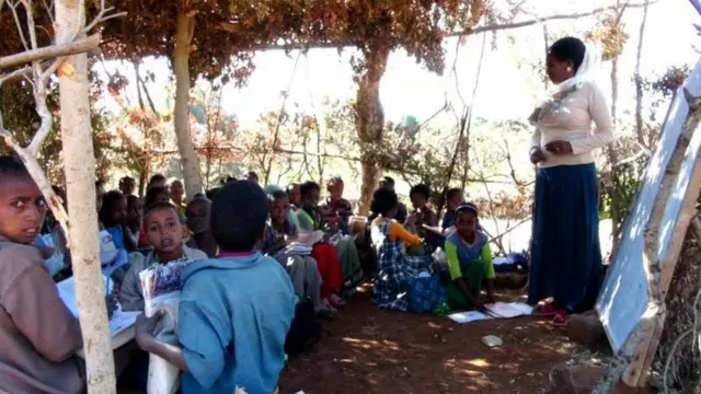 Barattoota daasii keessatti barataa jiran