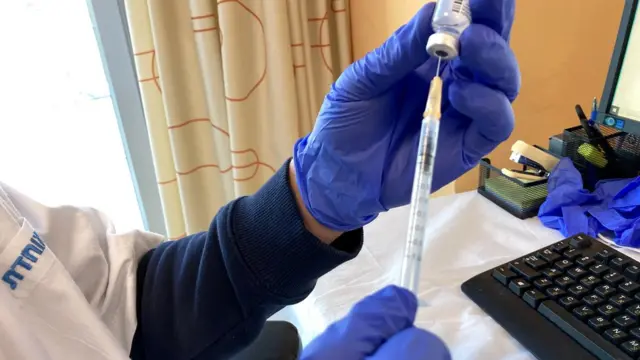 Шприц с вакциной