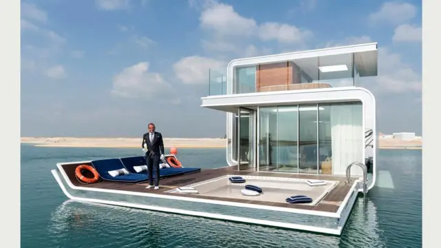 Прототип подводной виллы выходного дня "Плавучий морской конек" с дворецким в придачу у рукотворного архипелага "Сердце Европы" в Персидском заливе. 16 января 2017 г.