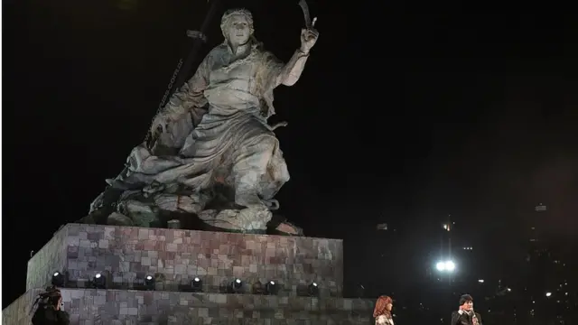 Estatua de Juana Azurduy