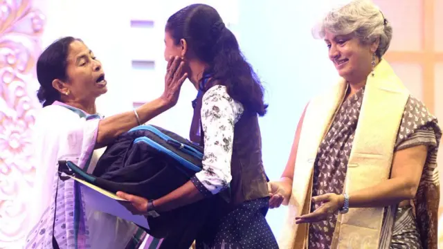 পশ্চিমবঙ্গে মেয়েদের জন্য কন্যাশ্রী প্রকল্প চালু করেছে মুখ্যমন্ত্রী মমতা ব্যানার্জির সরকার