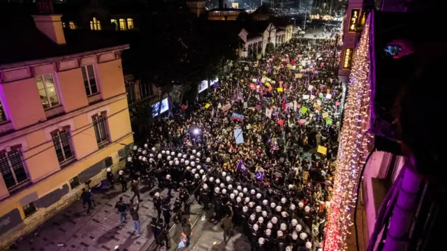 Güvenlik güçleri, bu yıl İstiklal Caddesi'ndeki 8 Mart Kadınlar Günü protestosuna müdahale etti