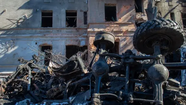 খারকিভ শহরে রুশ ক্ষেপণাস্ত্র হামলায় ক্ষতিগ্রস্ত ভবন