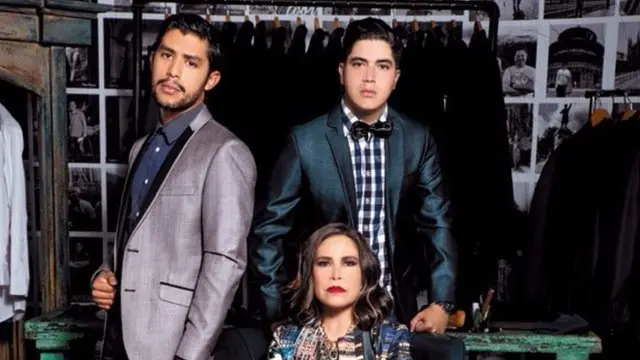 Fran y Daniel Galeano junto a su madre