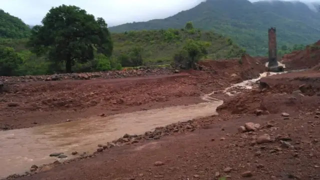 तिवारे बांध