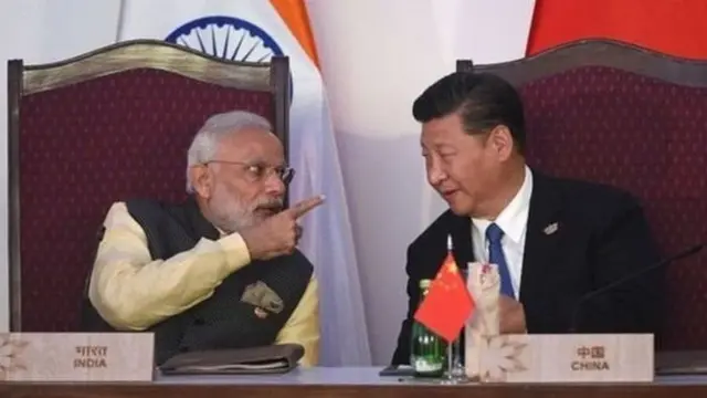 નરેન્દ્ર મોદી સાથે શી જિનપિંગ