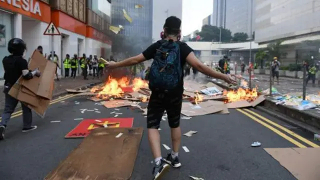 香港警察、海外の民主活動家6人を指名手配 国安法違反の疑い
