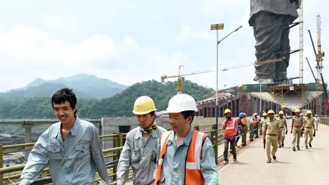 世界一高い銅像、インドで完成間近 - BBCニュース