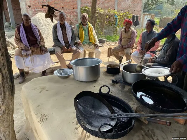चुनाव को लेकर बहराइच के बभनिया फाटा गांव में सभी बिरादरियों के लोगों की अपनी-अपनी राय है