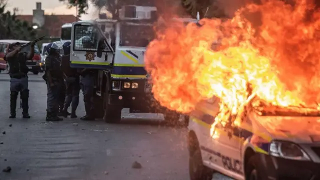 هل انهيار الحضارة الغربية أمر حتمي؟